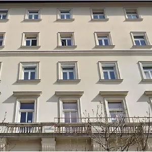 B3 Budapest