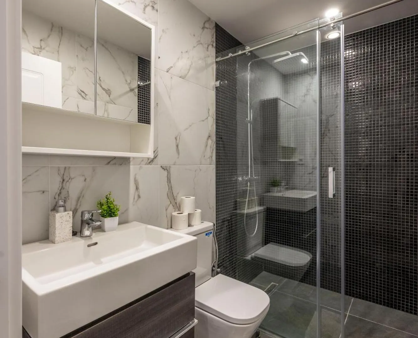 Apartment Deluxe City Center T6 Residence With Balcony Budapest Hungary